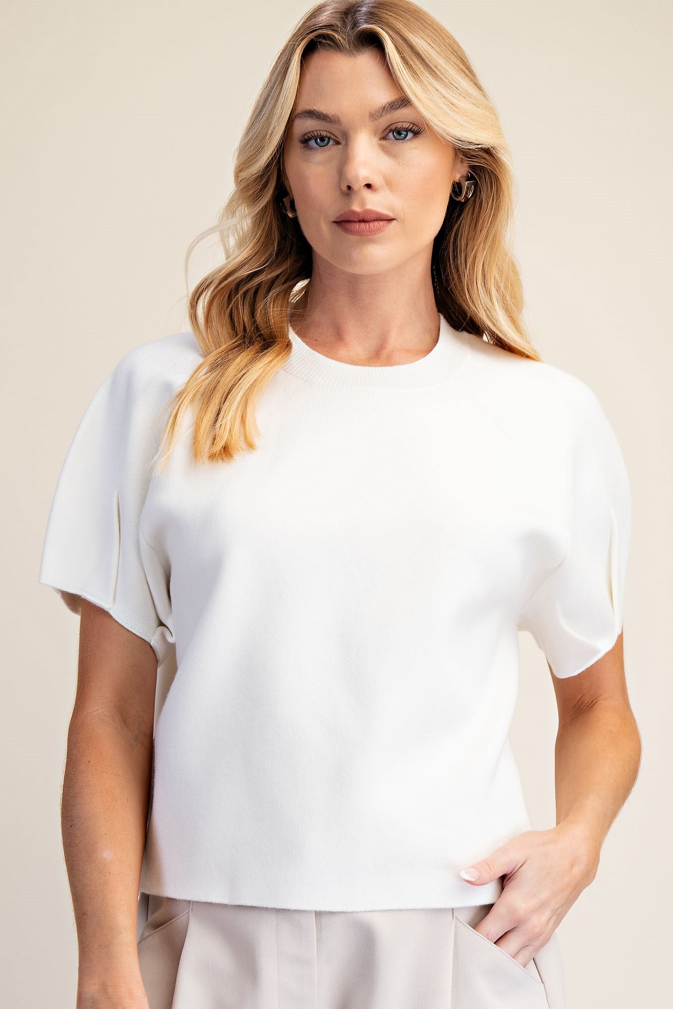 Round Neck Puff SS Sweater Top