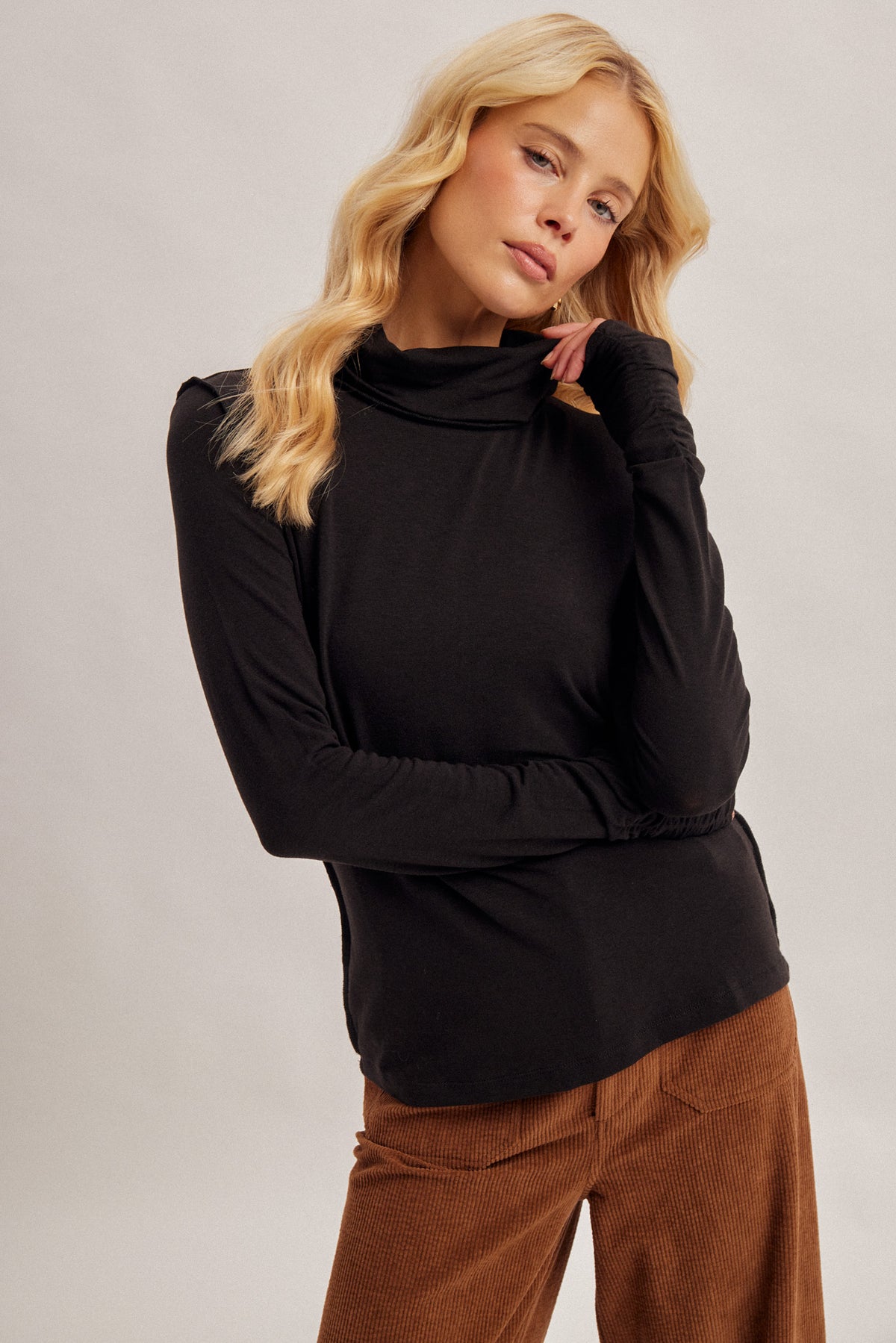 Thin Turtleneck Essential Top