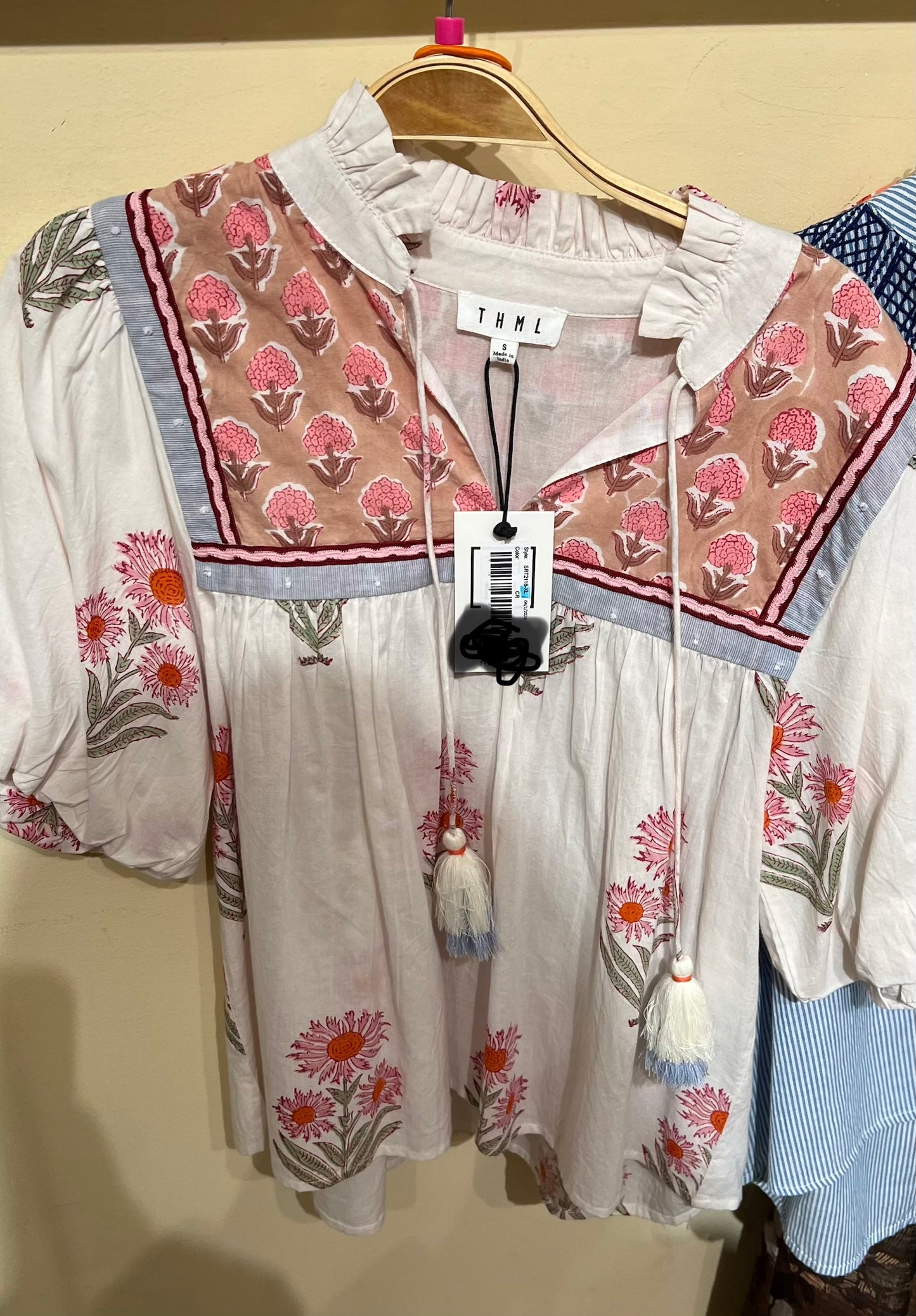 Puff Slv Floral Emb. Top