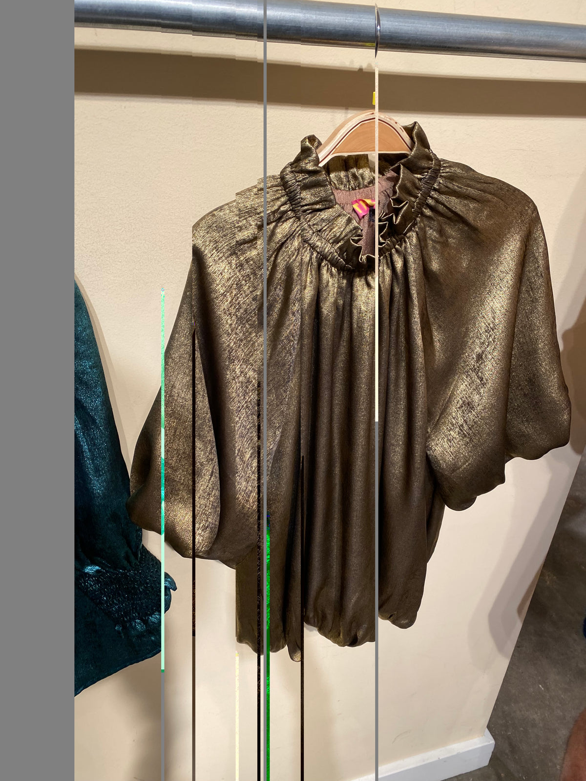 Puff Slv Metallic Top