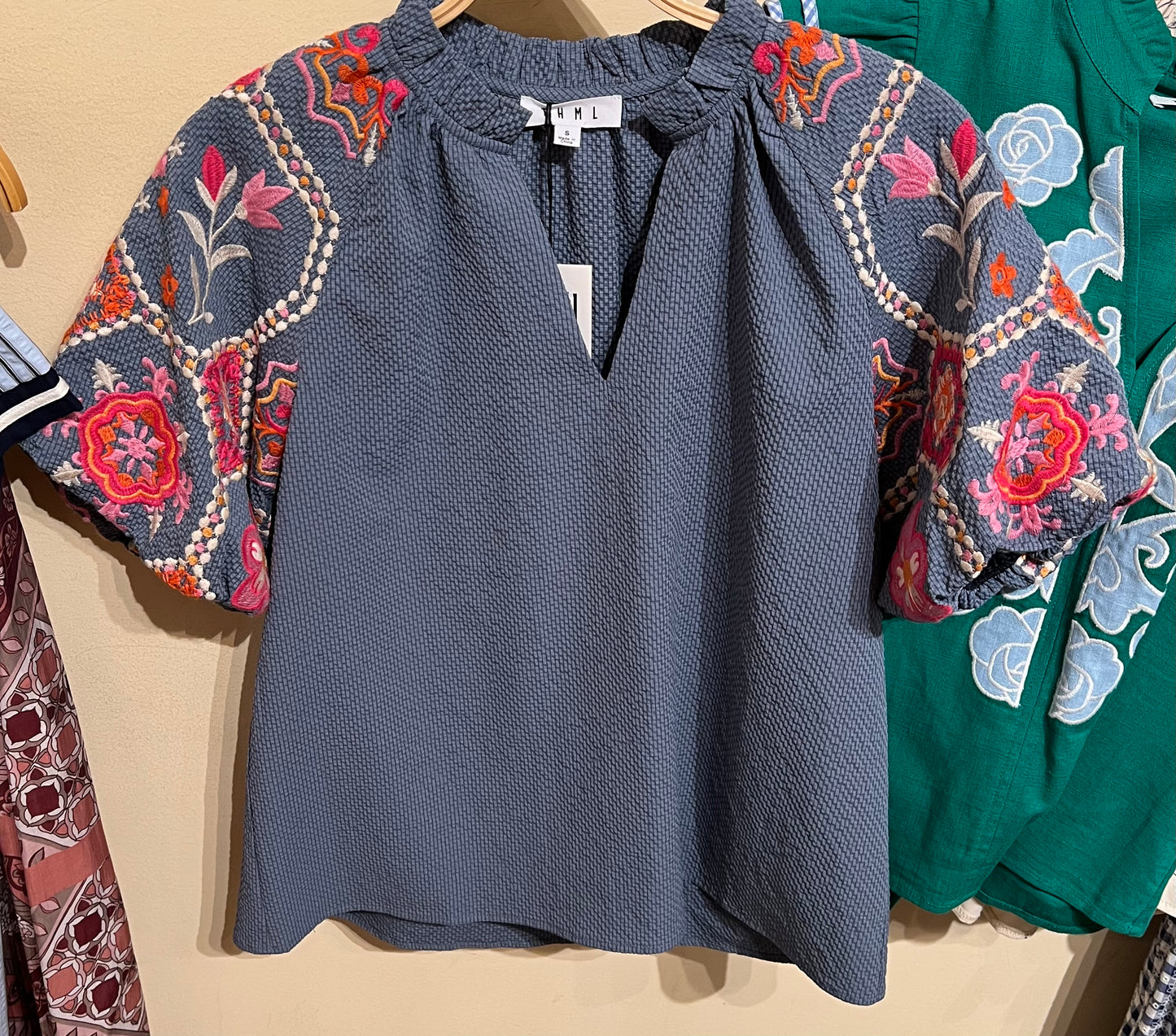 Puff Slv Emb. Detail Top