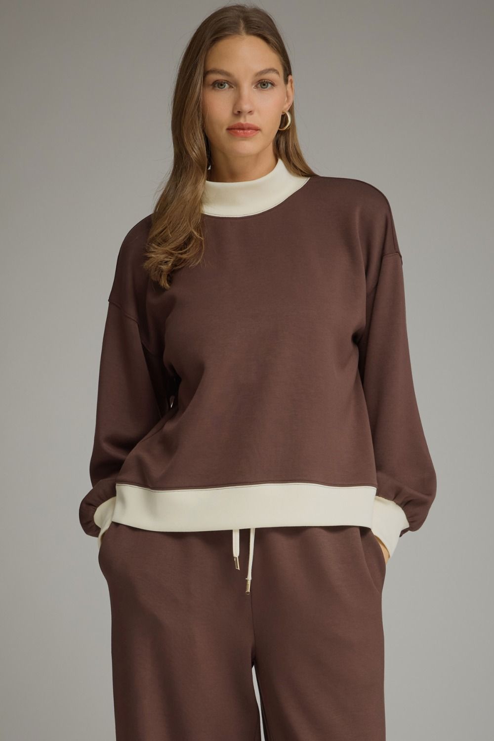 Contrast Mock Neck SET
